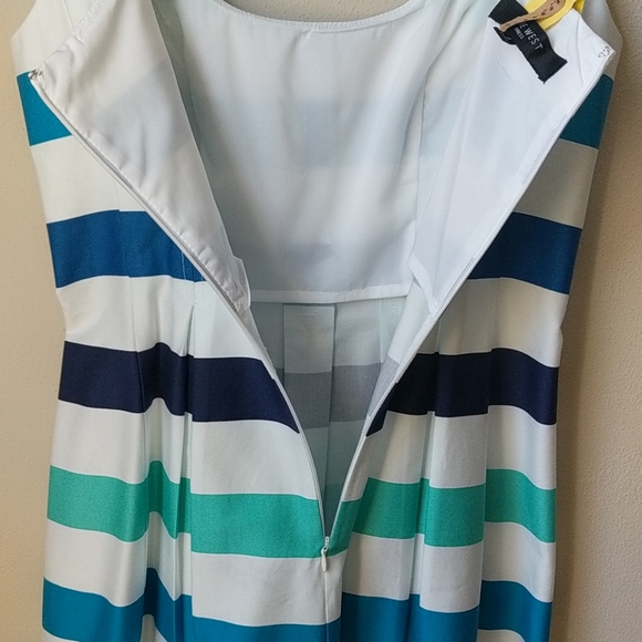 Gorgeous Spring/Summer Dress - Picture 5 of 8